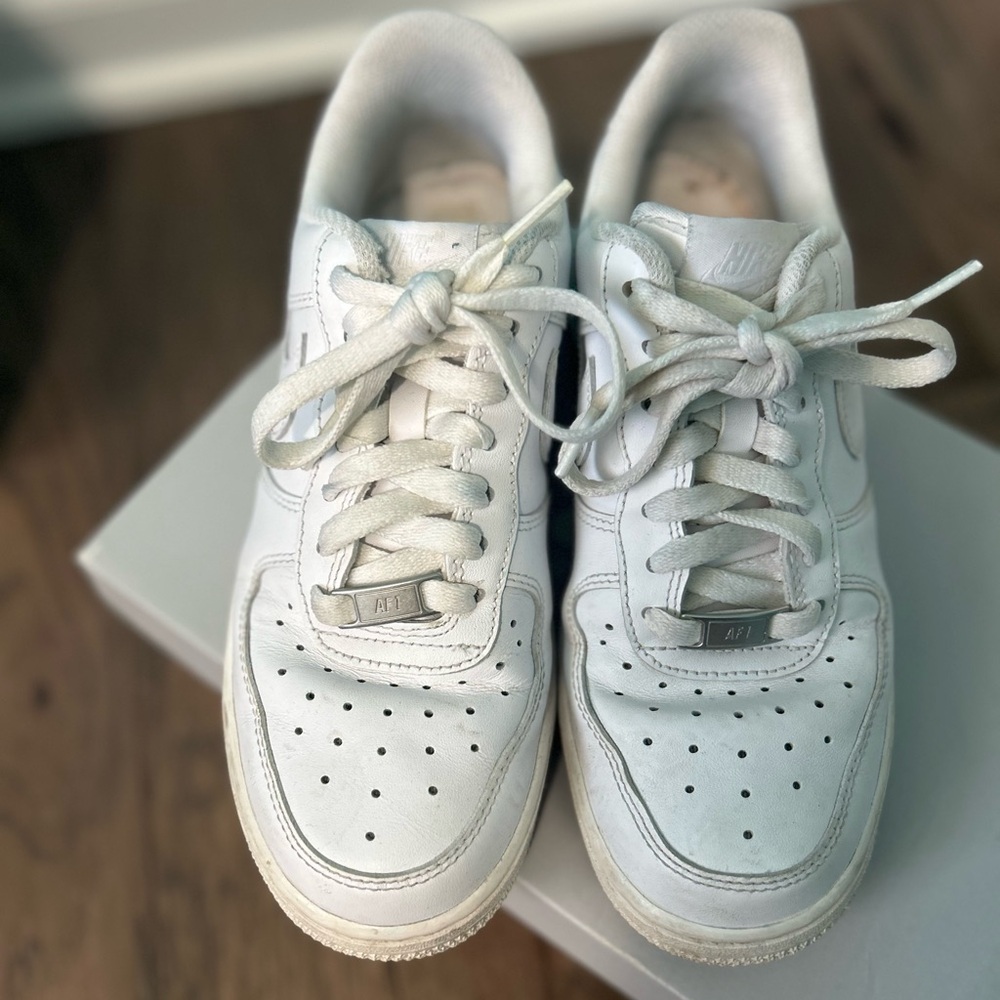 Nike White Air Force one Sneakers sz:7 - Picture 5 of 7